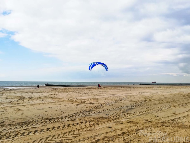 FZ37.18 Zoutelande-Paragliding-620