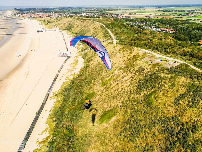 FZ37.18 Zoutelande-Paragliding-635