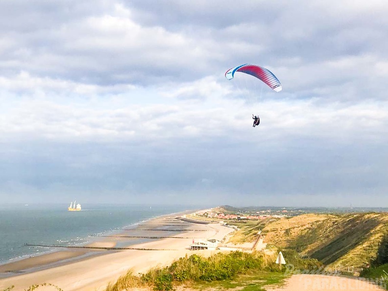 FZ37.18 Zoutelande-Paragliding-658