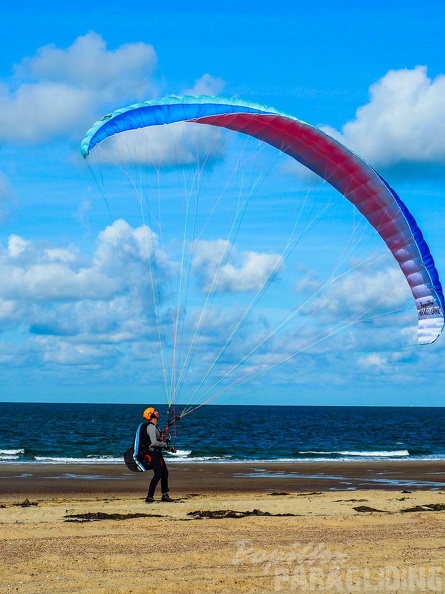 FZ37.18 Zoutelande-Paragliding-688