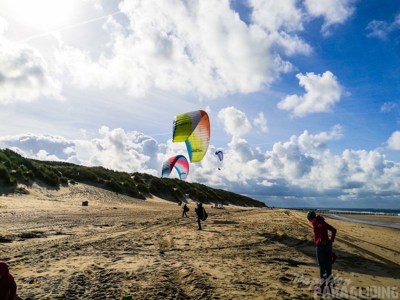 FZ37.18 Zoutelande-Paragliding-710