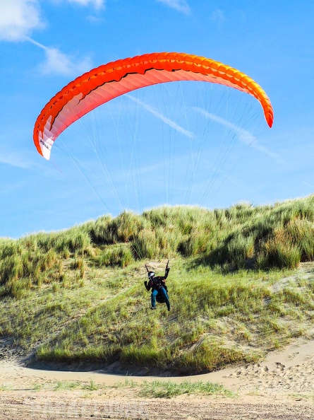 FZ37.18 Zoutelande-Paragliding-729