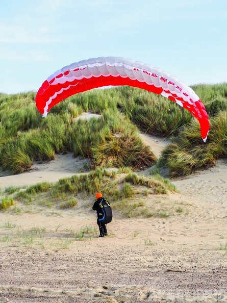 FZ37.18 Zoutelande-Paragliding-752