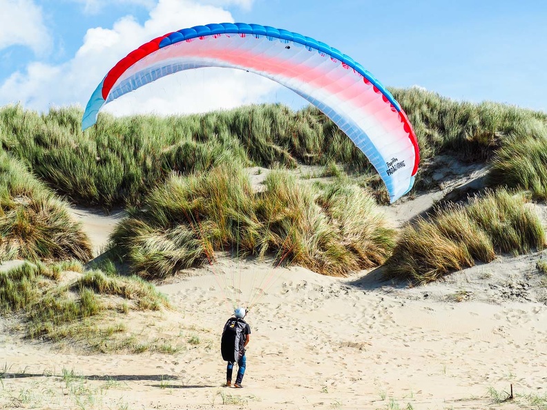 FZ37.18 Zoutelande-Paragliding-772