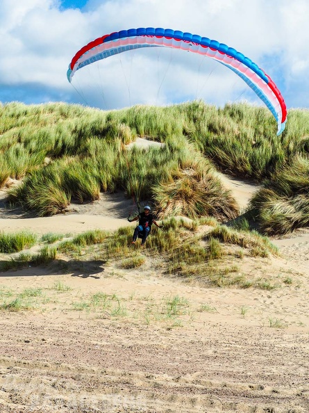 FZ37.18 Zoutelande-Paragliding-781