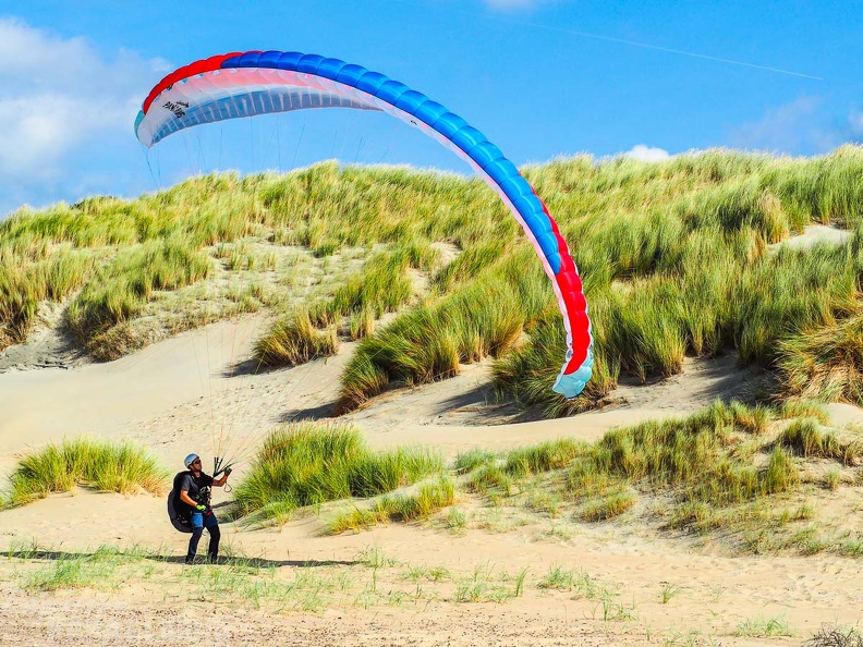 FZ37.18 Zoutelande-Paragliding-784