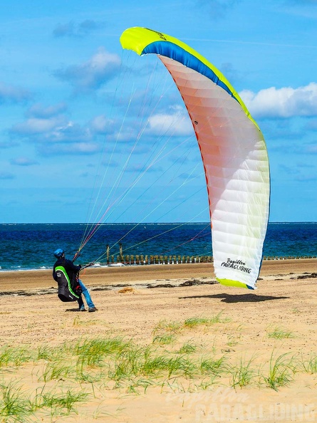 FZ37.18 Zoutelande-Paragliding-788