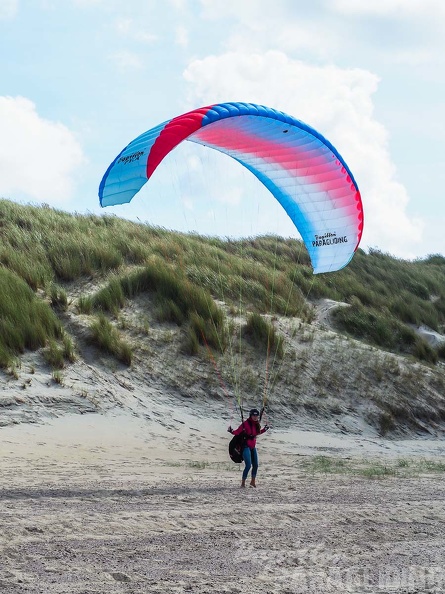 FZ37.18 Zoutelande-Paragliding-797