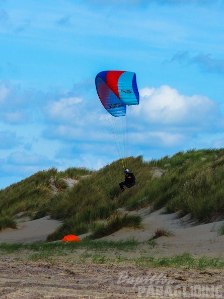 FZ37.18 Zoutelande-Paragliding-799