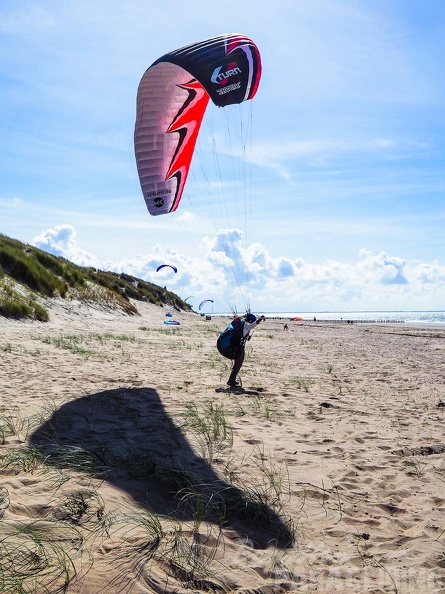 FZ37.18 Zoutelande-Paragliding-833