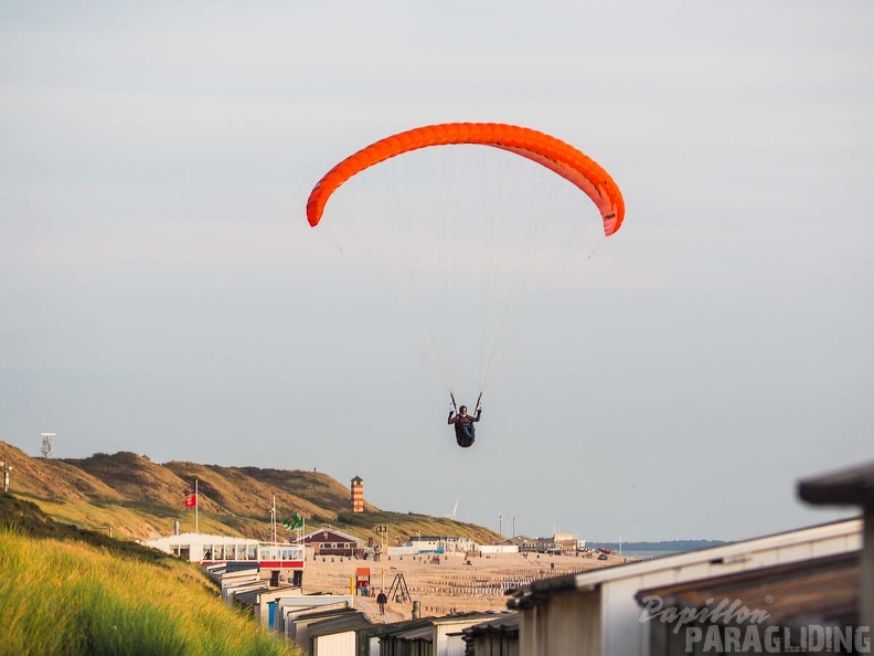 FZ37.18 Zoutelande-Paragliding-908