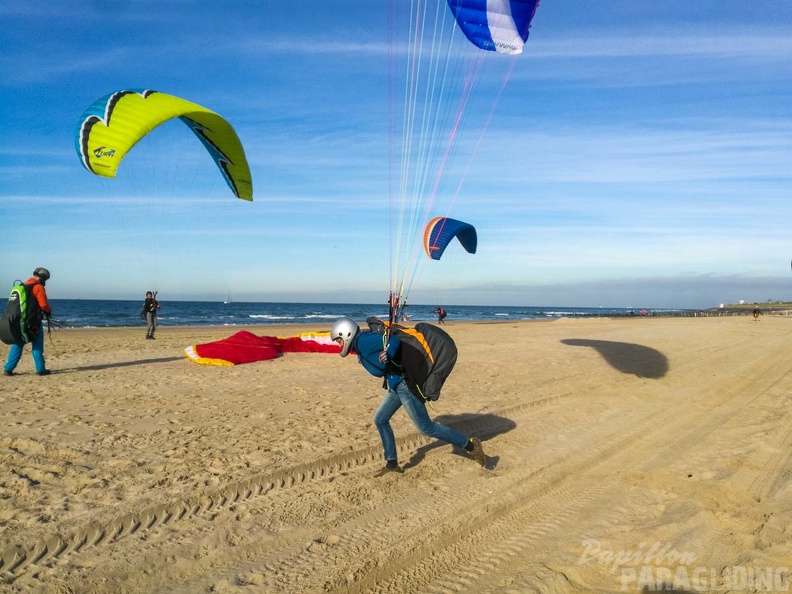 FZ38.18 Zoutelande-Paragliding-135