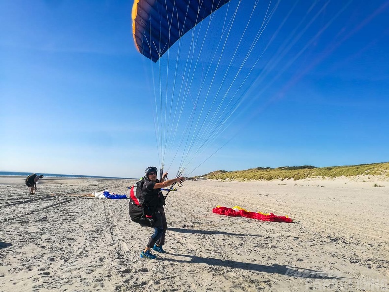 FZ38.18 Zoutelande-Paragliding-156