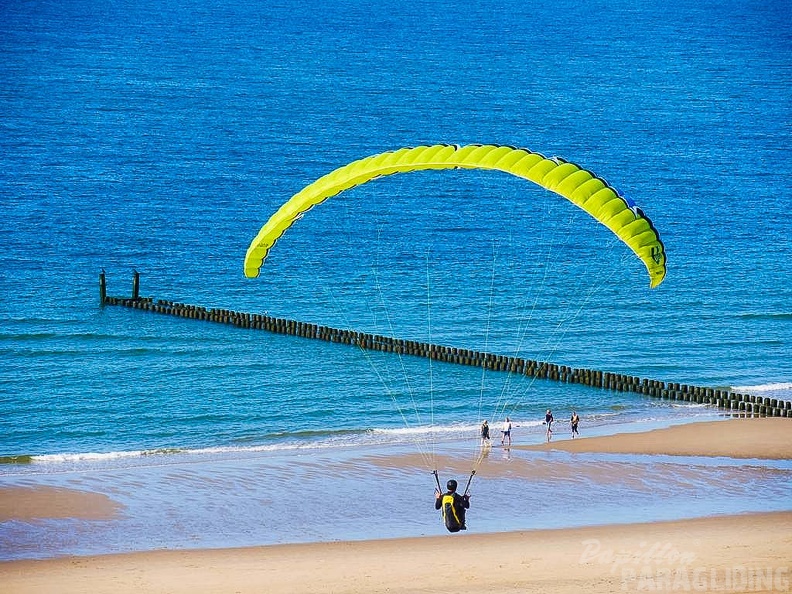 FZ38.18 Zoutelande-Paragliding-211