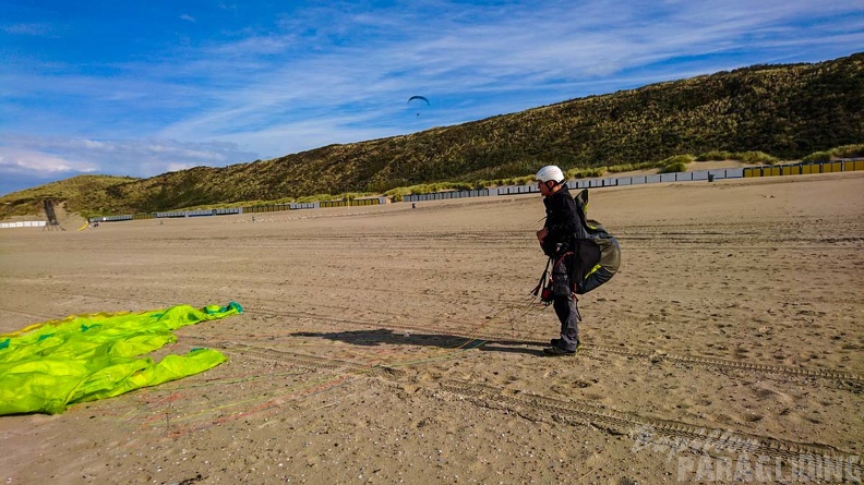 FZ37.19 Zoutelande-Paragliding-120