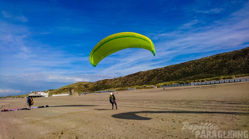 FZ37.19 Zoutelande-Paragliding-121