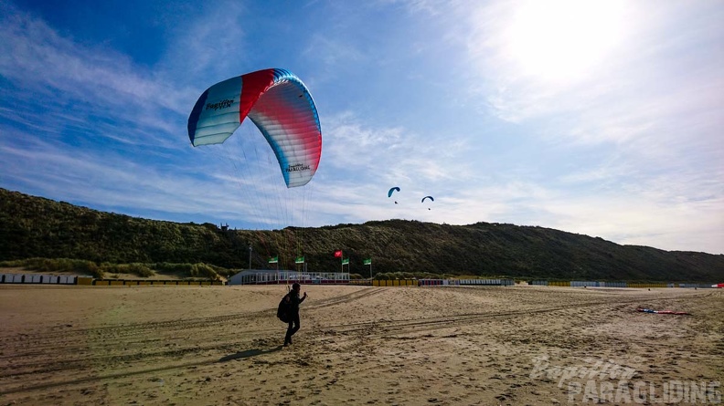 FZ37.19 Zoutelande-Paragliding-123