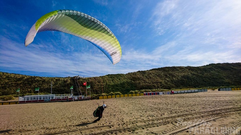 FZ37.19 Zoutelande-Paragliding-134