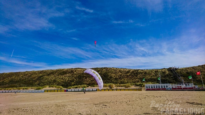 FZ37.19 Zoutelande-Paragliding-136