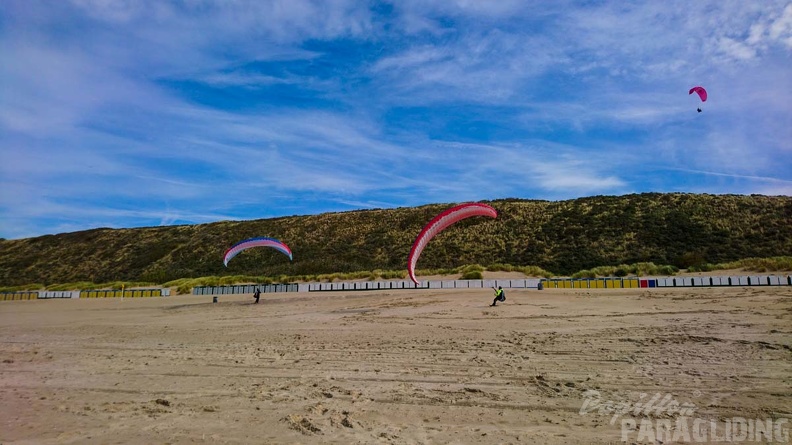 FZ37.19 Zoutelande-Paragliding-141