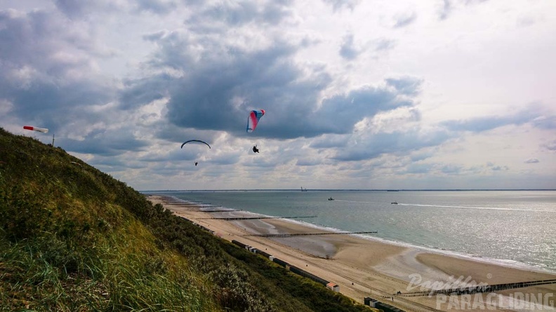 FZ37.19 Zoutelande-Paragliding-178