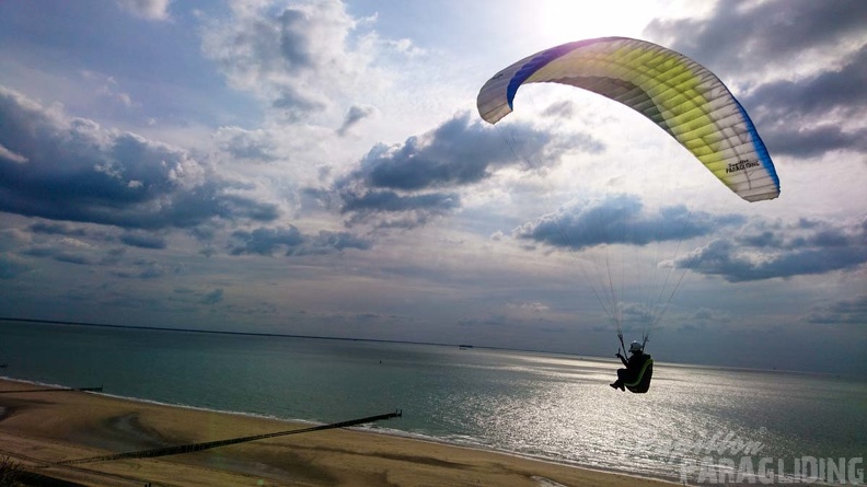 FZ37.19 Zoutelande-Paragliding-234