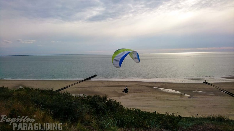 FZ37.19 Zoutelande-Paragliding-255