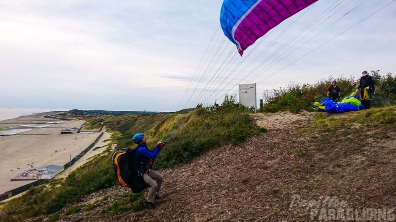 FZ37.19 Zoutelande-Paragliding-260