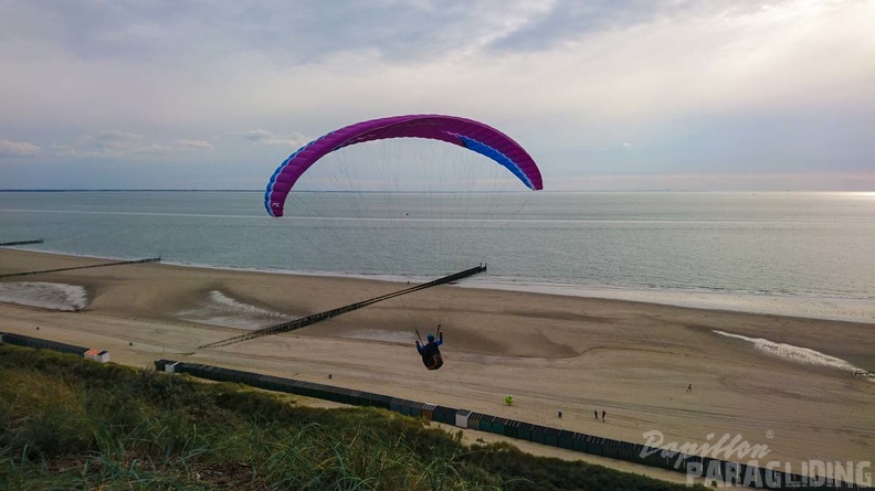 FZ37.19 Zoutelande-Paragliding-262