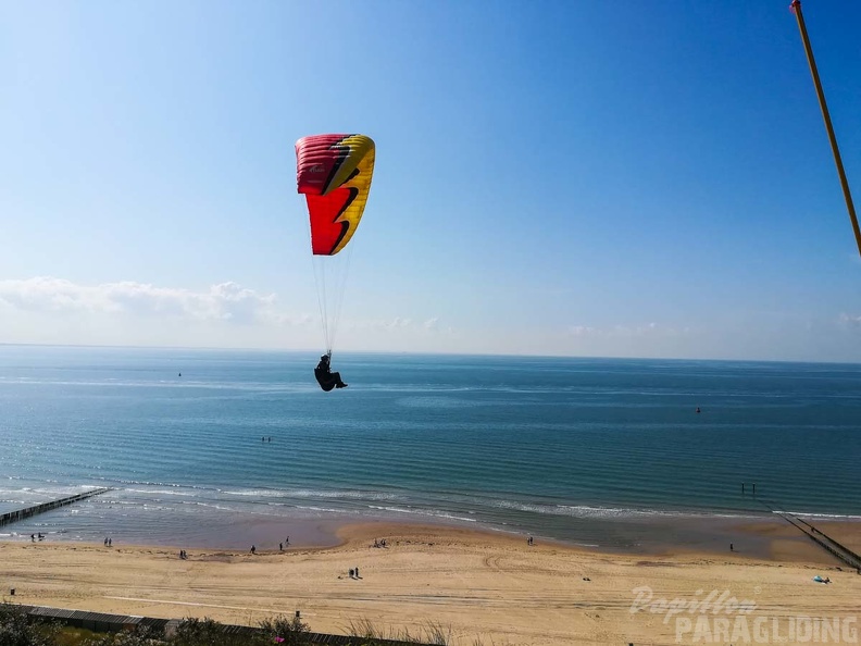 FZ37.19 Zoutelande-Paragliding-312