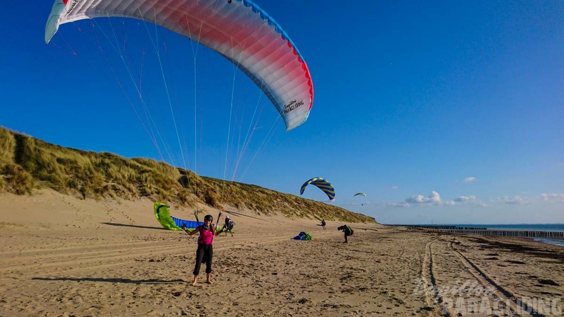 FZ37.19 Zoutelande-Paragliding-367