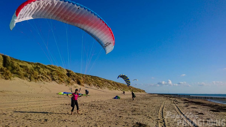 FZ37.19 Zoutelande-Paragliding-368