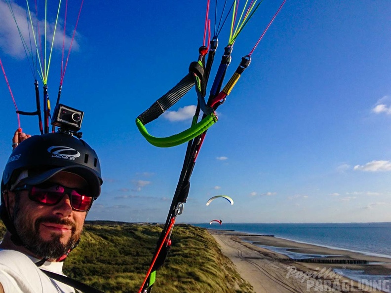 FZ37.19 Zoutelande-Paragliding-387