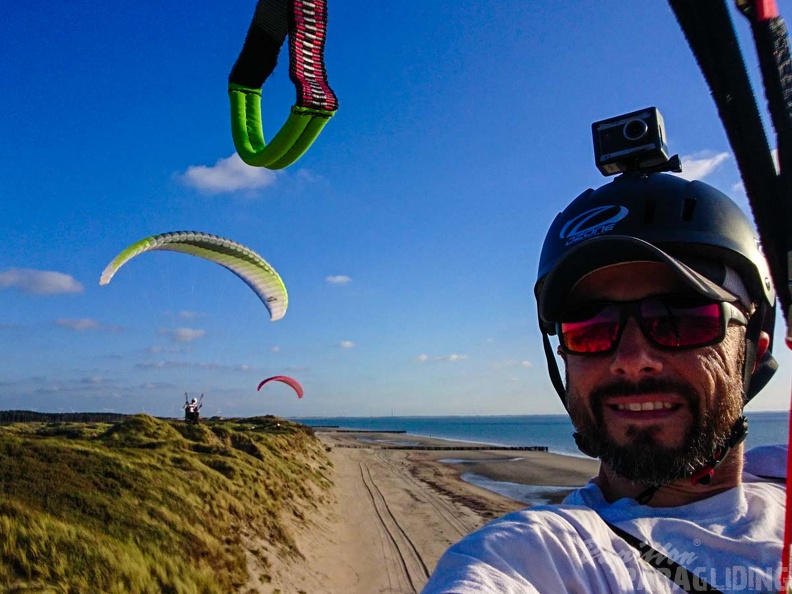 FZ37.19 Zoutelande-Paragliding-390