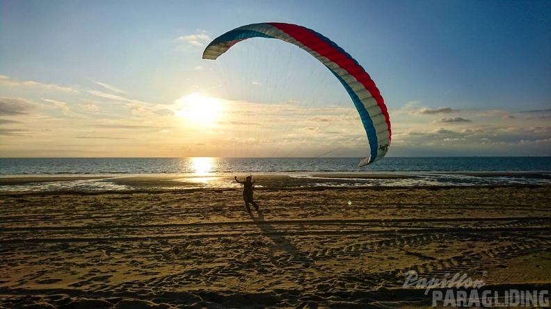 FZ37.19 Zoutelande-Paragliding-400