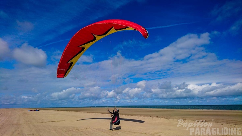 FZ37.19 Zoutelande-Paragliding-497