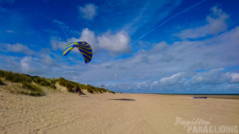 FZ37.19 Zoutelande-Paragliding-499