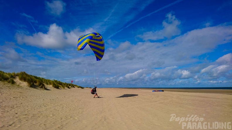 FZ37.19 Zoutelande-Paragliding-500