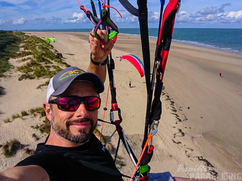 FZ37.19 Zoutelande-Paragliding-531