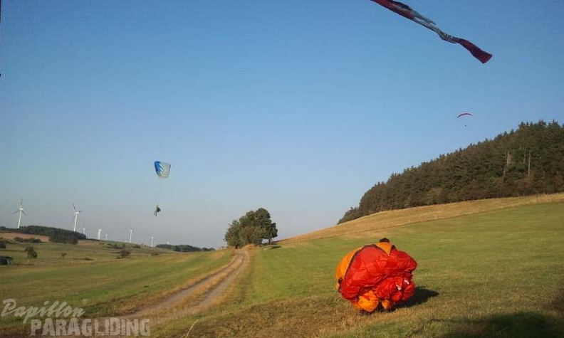 2012 ES.37.12 Paragliding 030