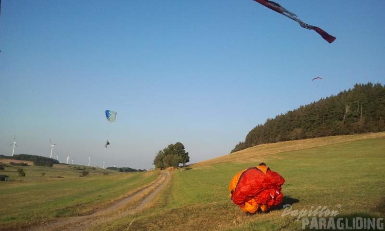 2012 ES.37.12 Paragliding 030