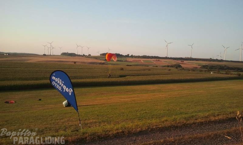 2012 ES.37.12 Paragliding 052