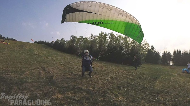 ES17.18 Paragliding-102