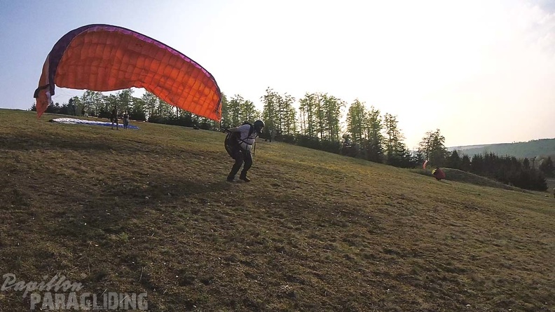 ES17.18 Paragliding-107