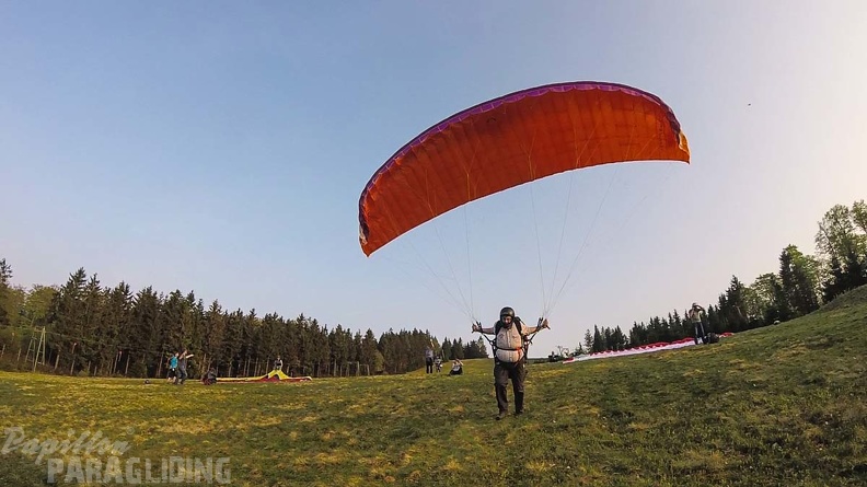ES17.18 Paragliding-137