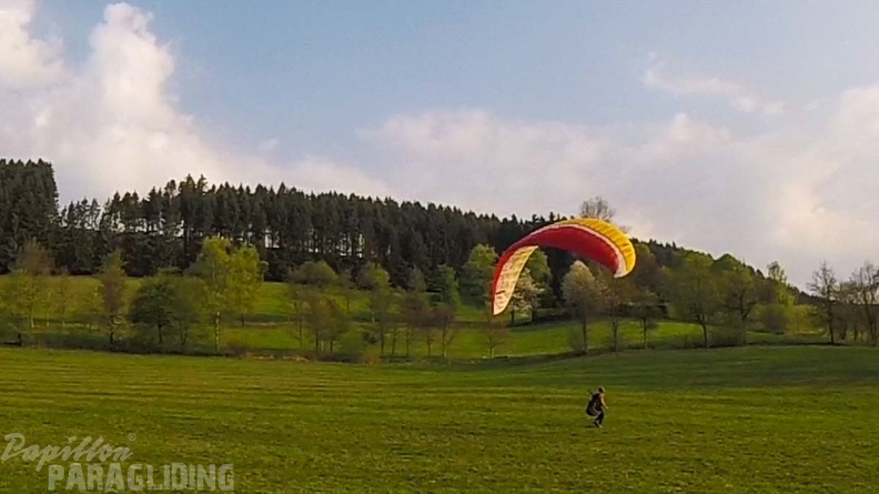 ES17.18 Paragliding-150