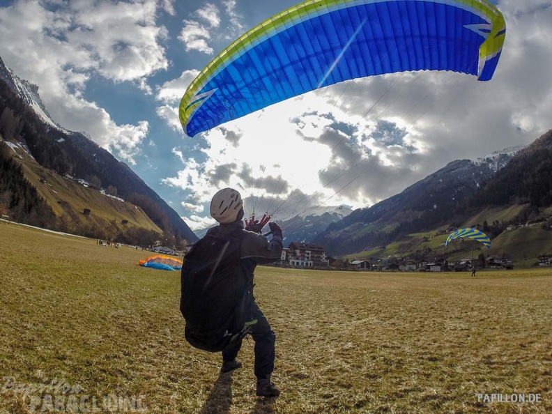 AS13.19 Paragliding-103