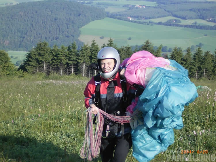 2004 K19.04 Wasserkuppe Gleitschirm 031