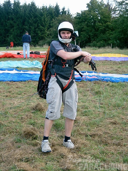 2004 K25.04 Wasserkuppe Gleitschirm 001