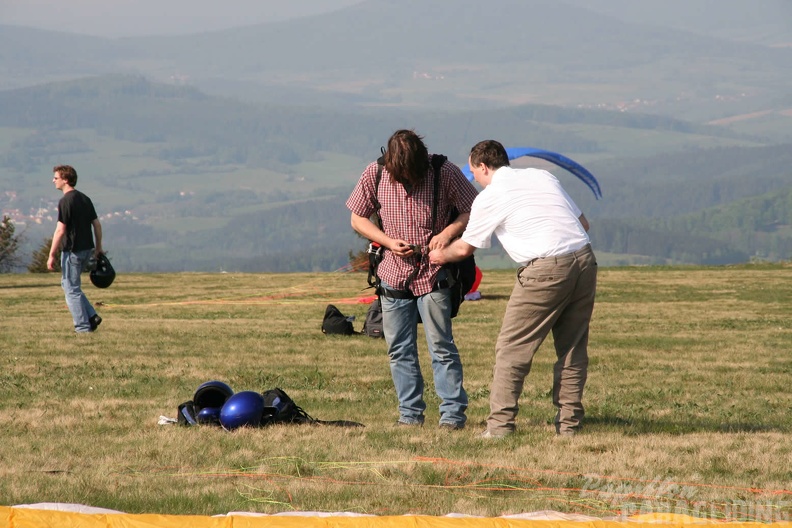 2007_KK11.07_Gleitschirm_Wasserkuppe_121.jpg